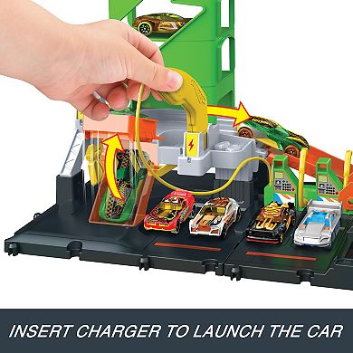 Mattel Hot Wheels City Super Recharge Fuel Station with Toy Car