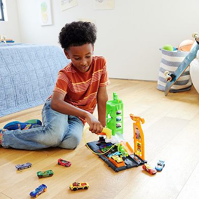 Mattel Hot Wheels City Super Recharge Fuel Station with Toy Car