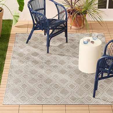 Nicole Miller Corin Diamond UV Fade Resistant Indoor / Outdoor Rug