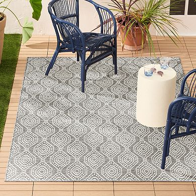 Nicole Miller Corin Ogee UV Fade Resistant Indoor / Outdoor Rug