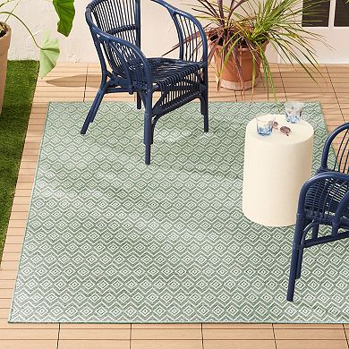 Nicole Miller Corin Small Diamonds UV Fade Resistant Indoor / Outdoor Rug