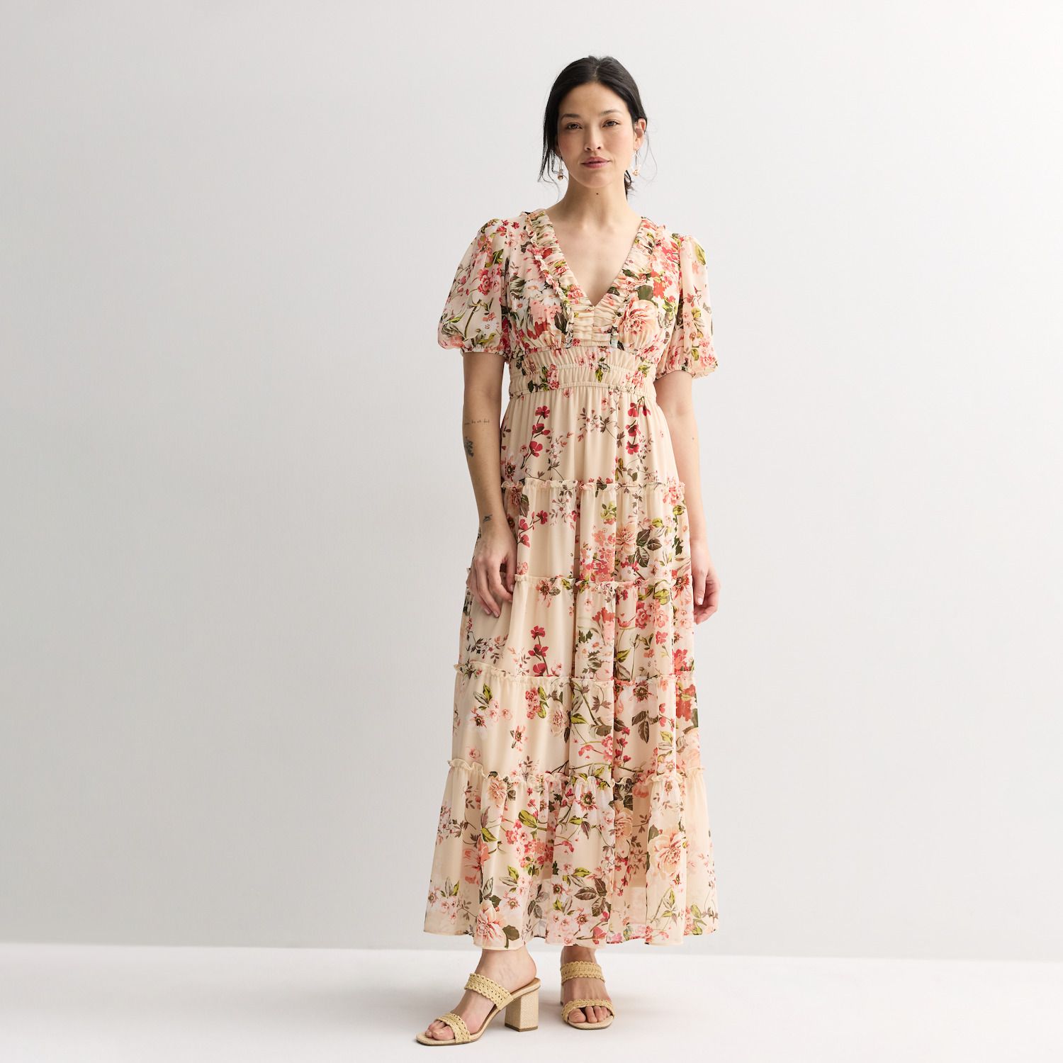 Женские платья Maison Tara Ruffle V-Neck Tiered Chiffon Maxi Dress