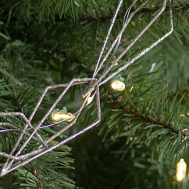 Northlight 7-ft. LED Lighted Battery Operated Diamond Link Garland