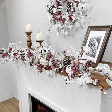 Northlight 6-ft. Berries & Snowflakes Artificial Christmas Garland