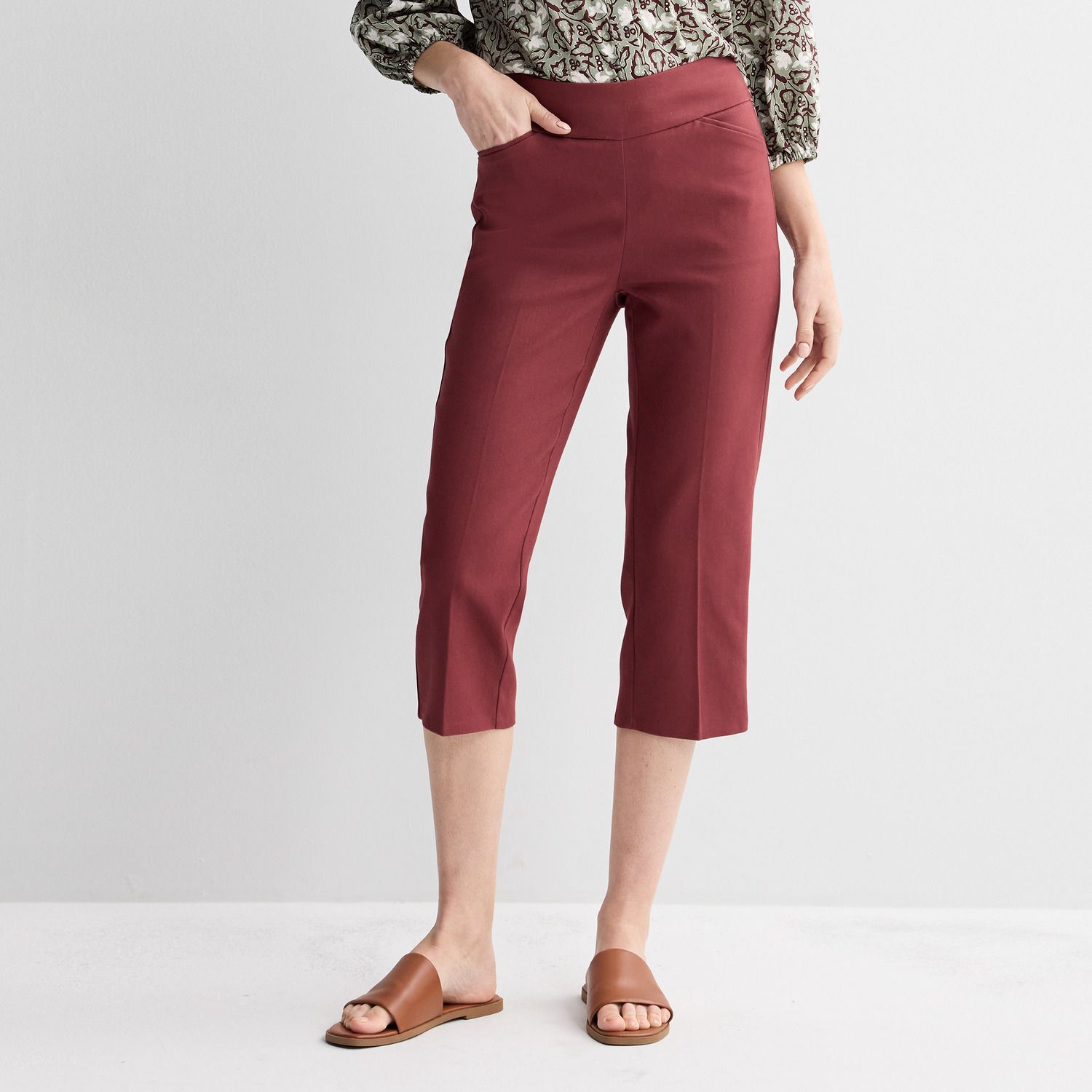Брюки Petite Croft & Barrow® Effortless Pull-On Capris, цвет: Сливовый