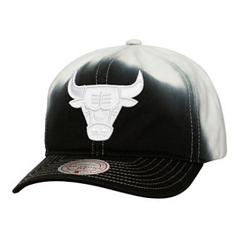 Men's Mitchell & Ness Black/White Chicago Bulls Dip Dye Pro Crown Adjustable Hat