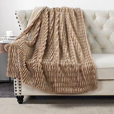 Home Soft Things Wavy Pattern Faux Fur Throw Blanket