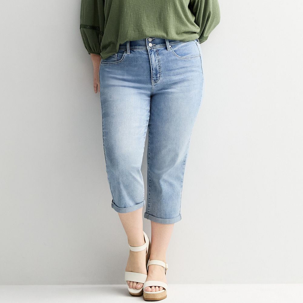 Plus Size Apt. 9® Mid Rise Light Wash Denim Capri Pants
