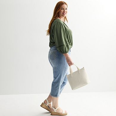 Plus Size Apt. 9® Mid Rise Light Wash Denim Capri Pants