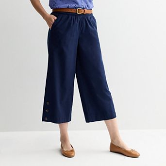 Petite Croft & Barrow® Button Hem Pull On Linen Capri Pants
