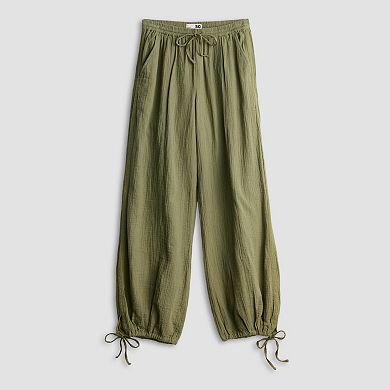 Get ready to embrace comfort and style with these chic Gloria Vanderbilt cropped jeans that will quickly become your go-to favorite.