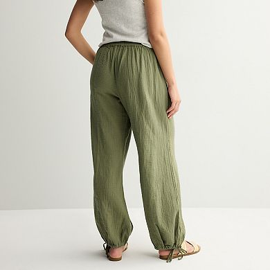 Get ready to embrace comfort and style with these chic Gloria Vanderbilt cropped jeans that will quickly become your go-to favorite.