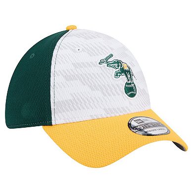 Men's New Era Dark Green/Gold Athletics 2025 MLB Clubhouse 39THIRTY Flex Hat