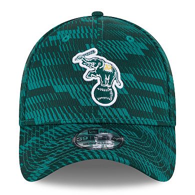 Men's New Era Green Athletics 2025 MLB Clubhouse 39THIRTY Flex Hat