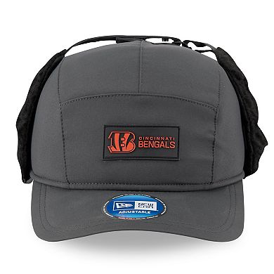 Men's New Era Charcoal Cincinnati Bengals 2025 Sideline Cold Weather Runner Dog Ear Adjustable Hat