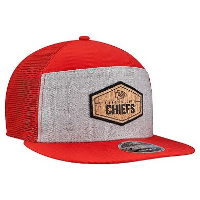 Men's New Era Gray/Red Kansas City Chiefs Cork Split Panel 9FIFTY Trucker Snapback Hat