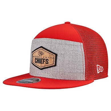 Men's New Era Gray/Red Kansas City Chiefs Cork Split Panel 9FIFTY Trucker Snapback Hat