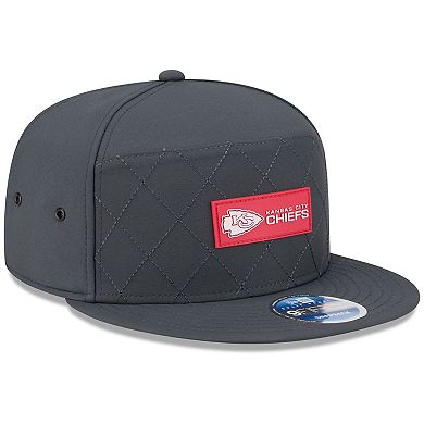 Men's New Era Charcoal Kansas City Chiefs 2025 Sideline Cold Weather Split Panel 9FIFTY Snapback Hat