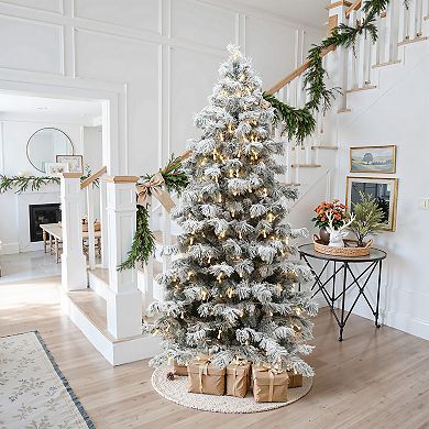 LuxenHome 7.5Ft Snow-Flocked Cedar Christmas Tree Pre-Lit with Teardrop LED Lights & Hinged Branches