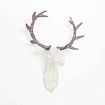 LuxenHome Outdoor Lighted Deer Head Decoration, Holiday Buck Display with Timer