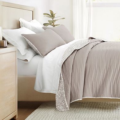 All Season Reversible Pattern Quilt Set