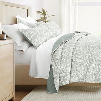 All Season Reversible Pattern Quilt Set