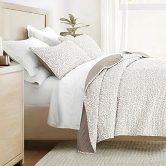 All Season Reversible Pattern Quilt Set
