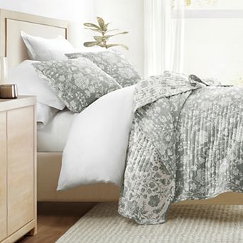 All Season Reversible Pattern Quilt Set