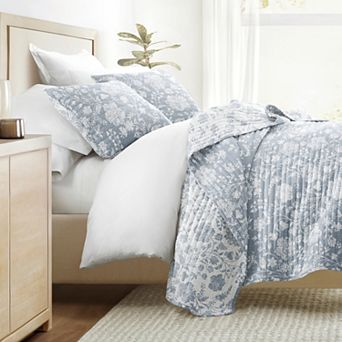 All Season Reversible Pattern Quilt Set