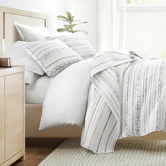 All Season Reversible Pattern Quilt Set