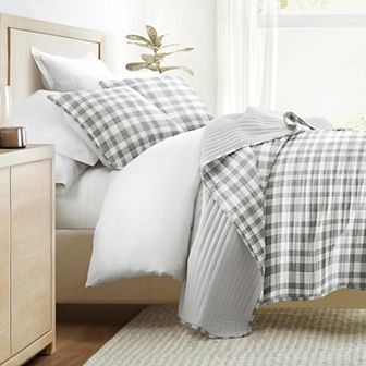 All Season Reversible Pattern Quilt Set