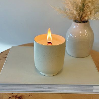 Miryana White Tea & Ginger 10 oz. Wood Wick Candle