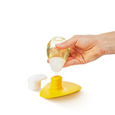 Munchkin Squeeze & Scrub Silicone Brush with Soap Dispenser