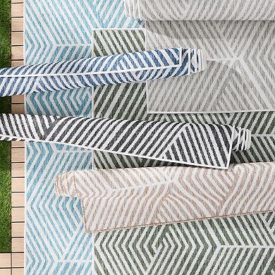 Nicole Miller New York Geometric Indoor / Outdoor Area Rug
