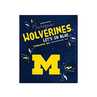 Michigan Wolverines 60" x 70" Plush Throw Blanket