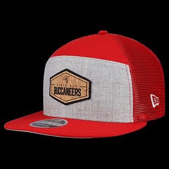 Men's New Era Gray/Red Tampa Bay Buccaneers Cork Split Panel 9FIFTY Trucker Snapback Hat