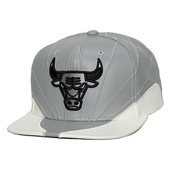 Mitchell & Ness Gray/White Chicago Bulls Day 12 Two-Tone Faux Leather Snapback Hat