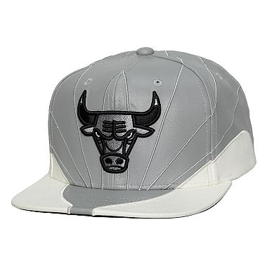 Mitchell & Ness Gray/White Chicago Bulls Day 12 Two-Tone Faux Leather Snapback Hat
