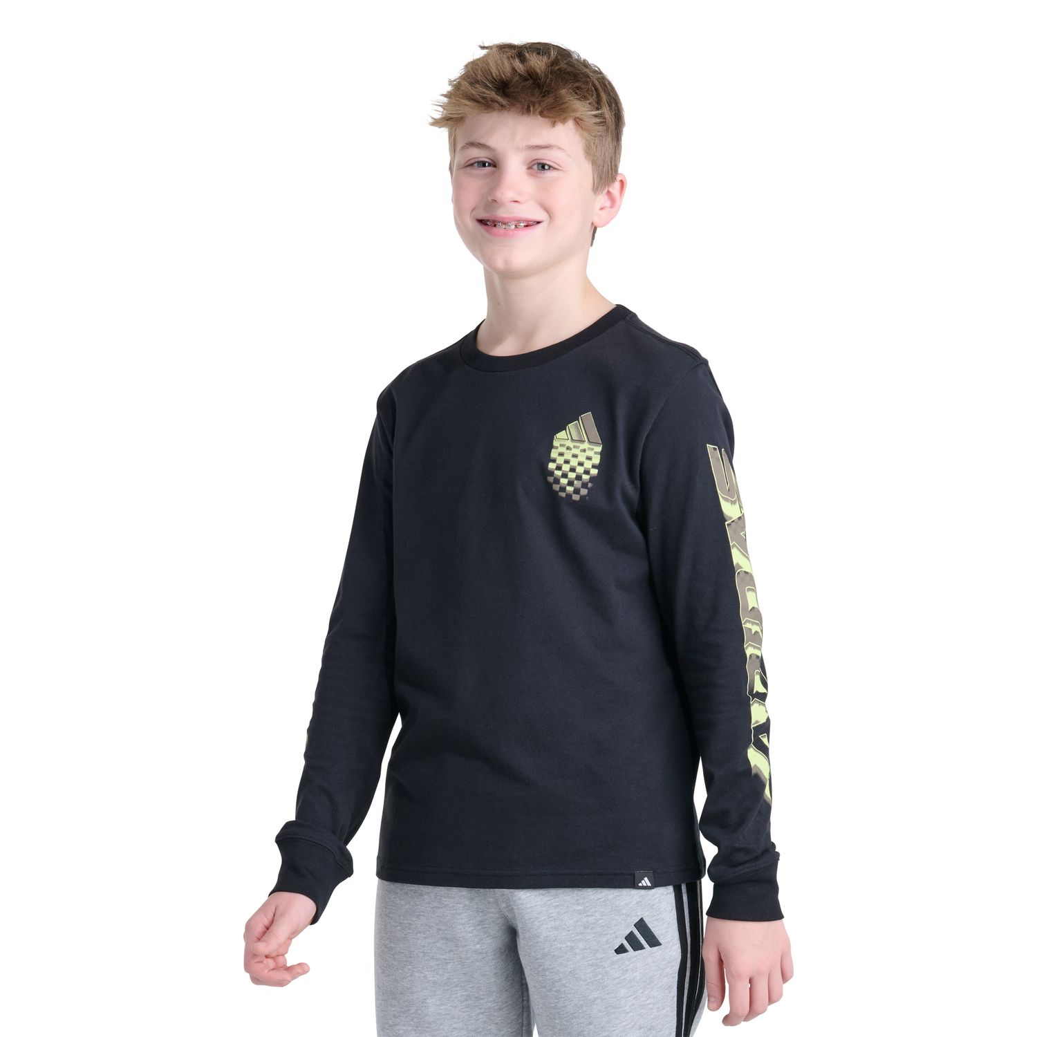 Футболка adidas Long Sleeve Built for Speed Graphic Tee для мальчиков, цвет: Чёрный разноцветный