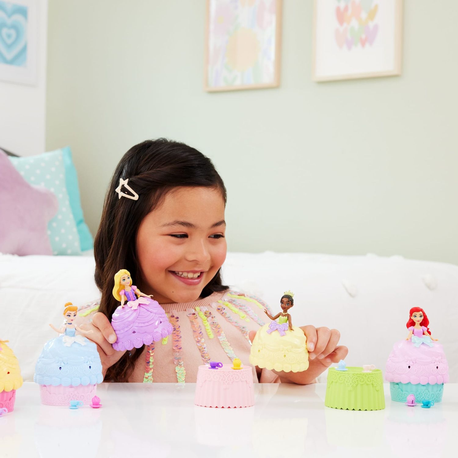 Детская кукла Disney Princess Cupcake Small Doll Reveal with 5 Surprises & 2 Accessories - Styles May Vary — фото 5