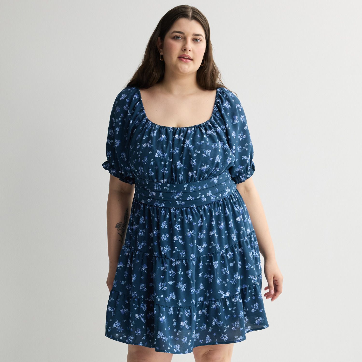 Женские платья Juniors' Plus Size Mary & Mo Puff Sleeve Airflow Dress