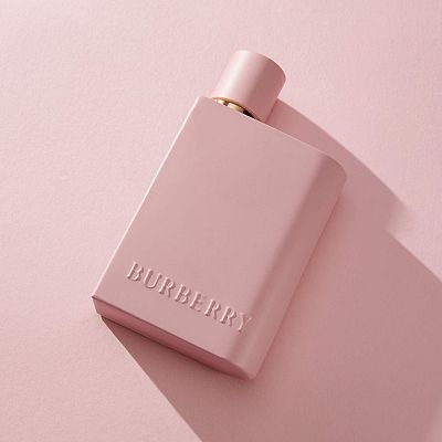 BURBERRY Her Parfum with Cherry