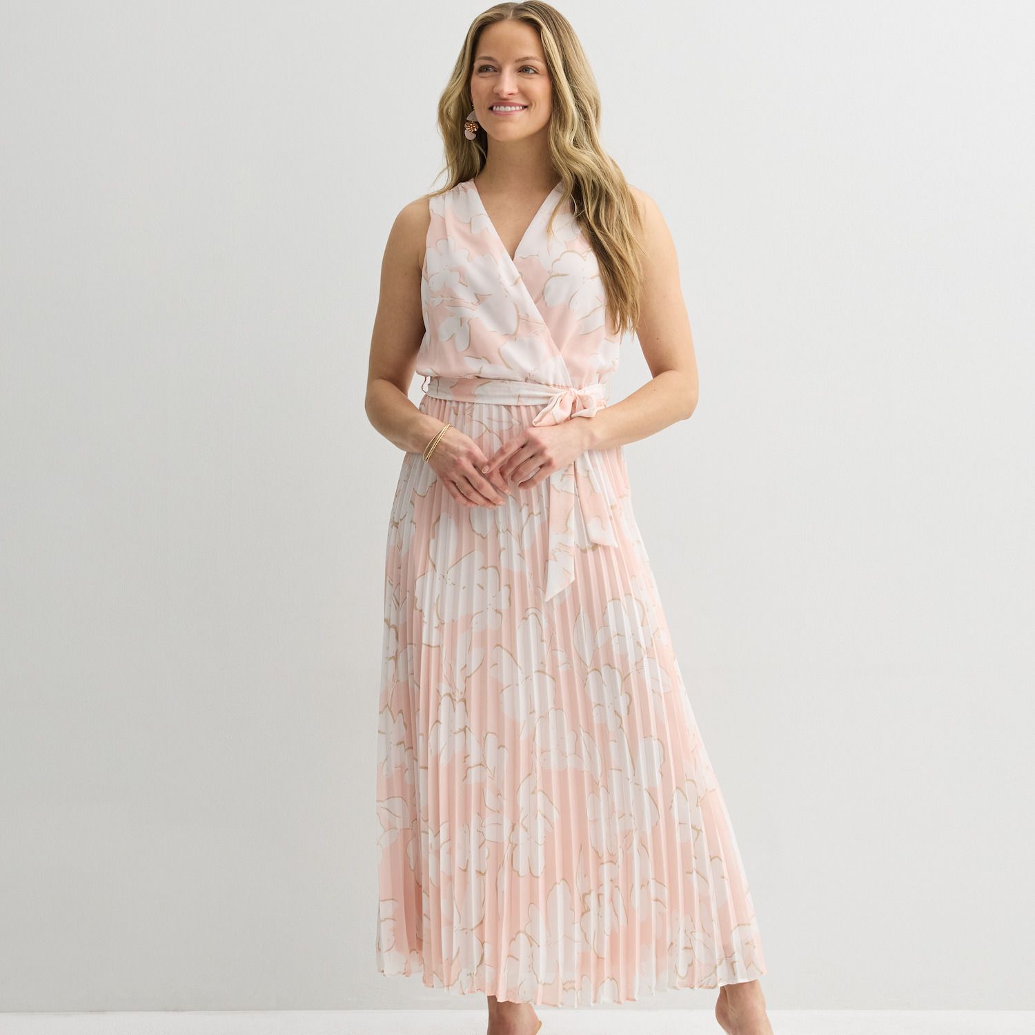 Женские платья Sandra Darren Surplice Pleated Skirt Maxi Dress