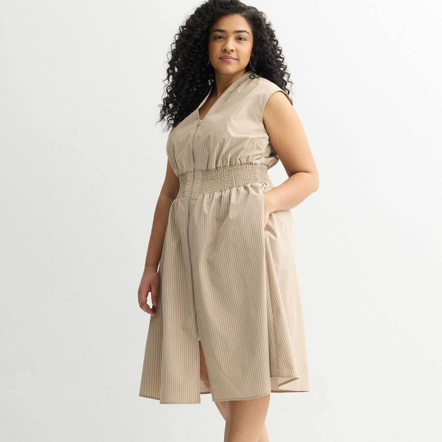 Женские платья Sandra Darren Plus Size Sandra Darren Sleeveless Smocked Waist Midi Dress