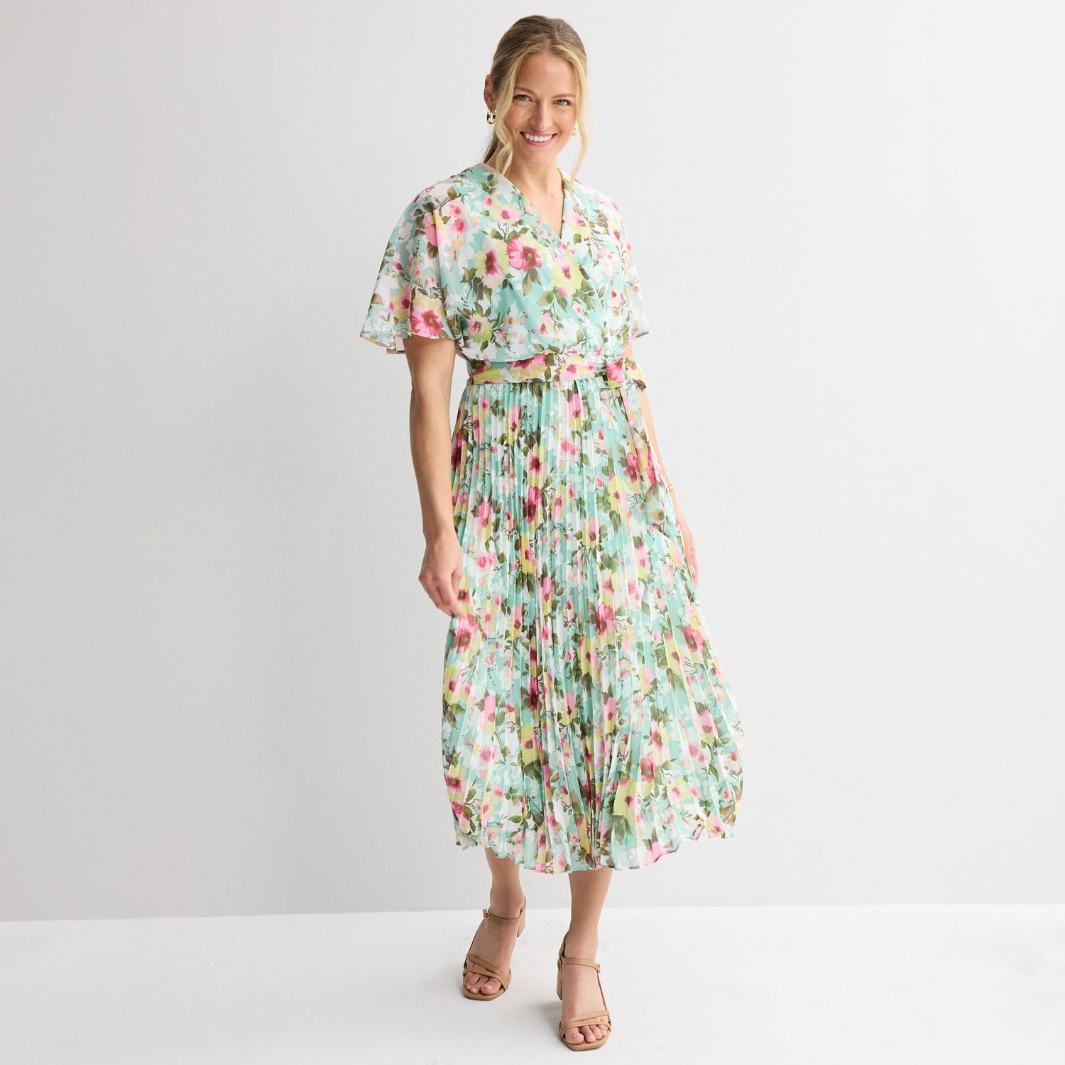 Женские платья Sandra Darren Short Sleeve Floral Pleated Surplice Maxi Dress