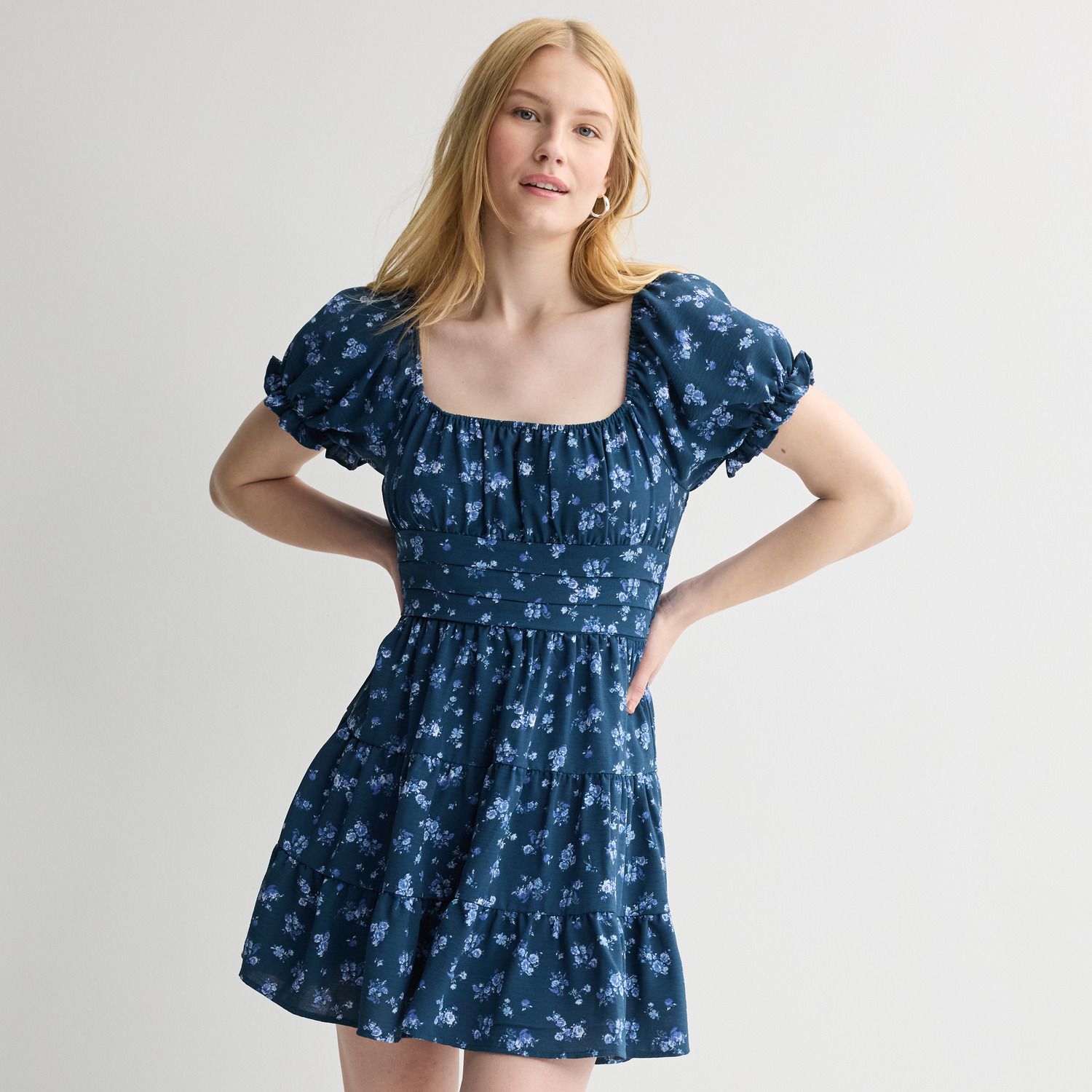 Женские платья Mary & Mo Juniors' Mary & Mo Puff Sleeve Airflow Dress