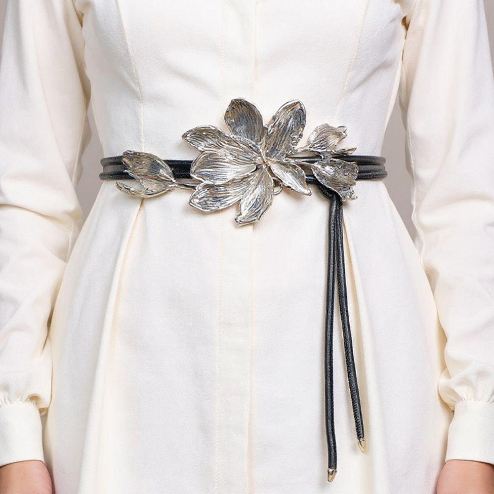 Women's Floral Waist Belt with Sculpted Petal Design and