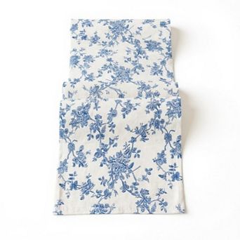 Ornate Damask Table Runner with Intricate Scroll Pattern