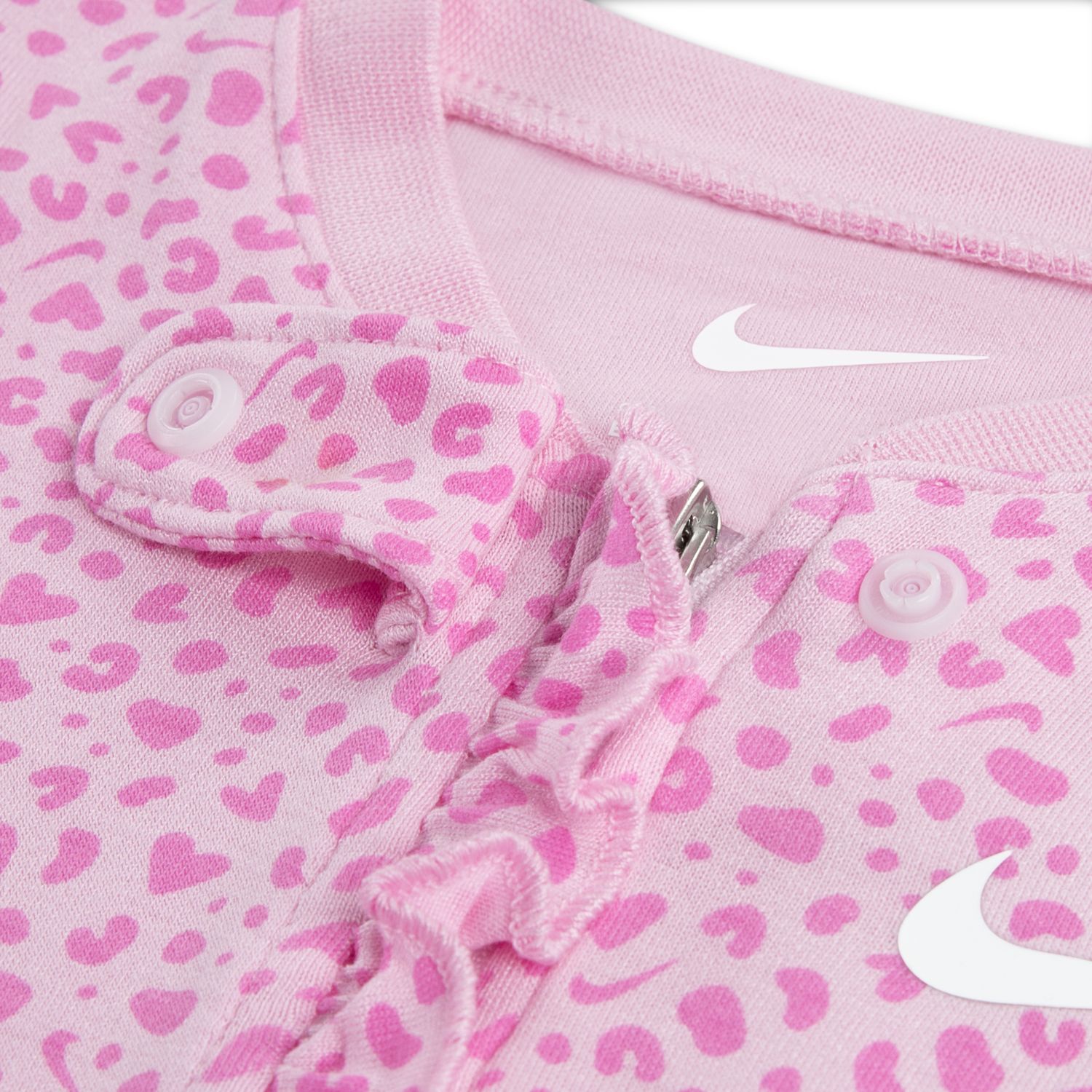Комбинезон Nike для новорождённой девочки с принтом-сердечками — фото 4