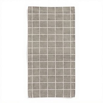 Dainty Daisy Print Tablecloth with Soft Neutral Background